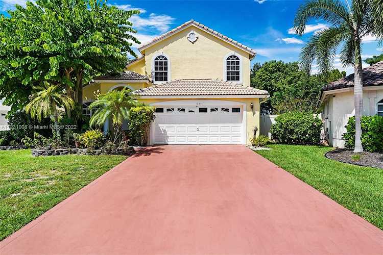 1923 Oak Berry Cir Wellington, FL 33414