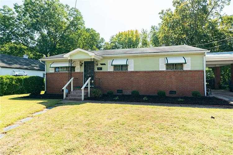 1023 Willingham St Norfolk, VA 23505 home for sale, MLS#10458105 - Crescas Real Estate Photo 1