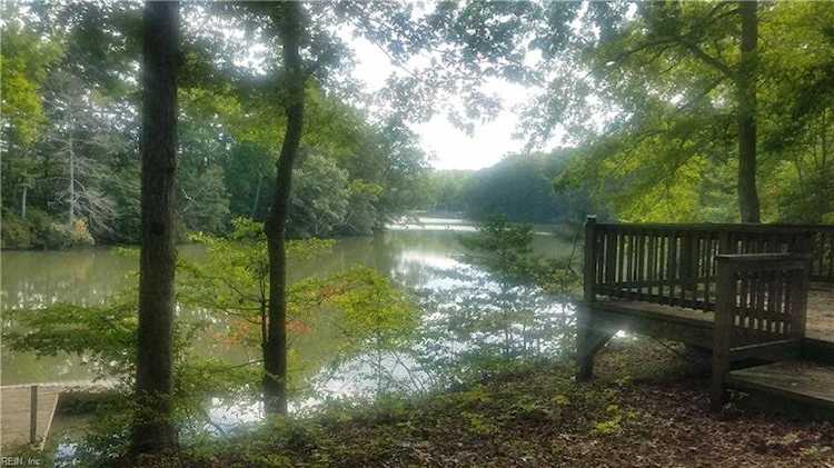 627 Ditchley Rd Kilmarnock, VA 22482