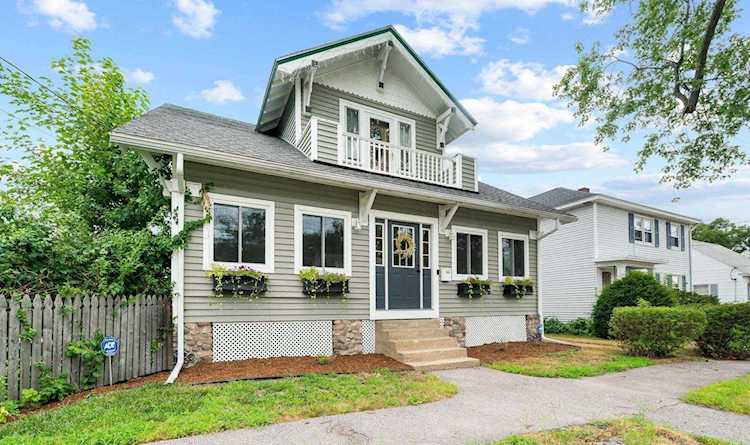 1098 Hayward St Manchester, NH 03103 | MLS 4924923 Photo 1