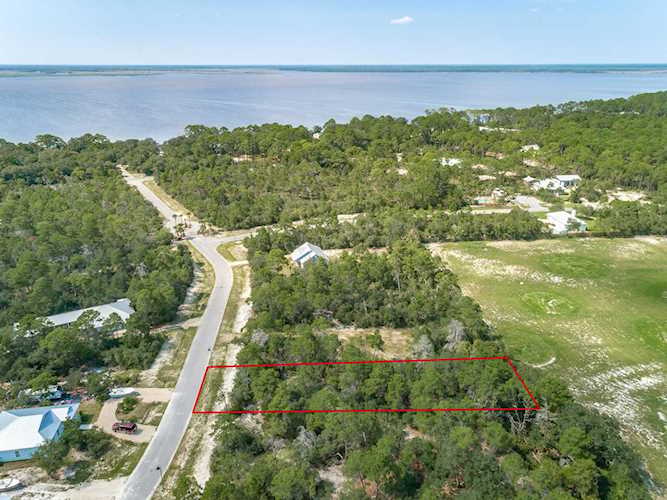 133 Lakes On The Bluff Dr East Point, FL 32328