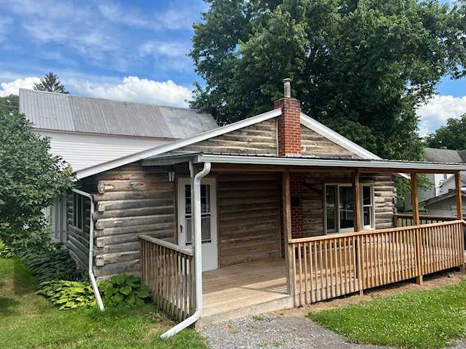 211 Washington St Alderson, WV 24910