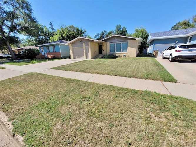 1412 SW 7th St Minot, ND 58701
