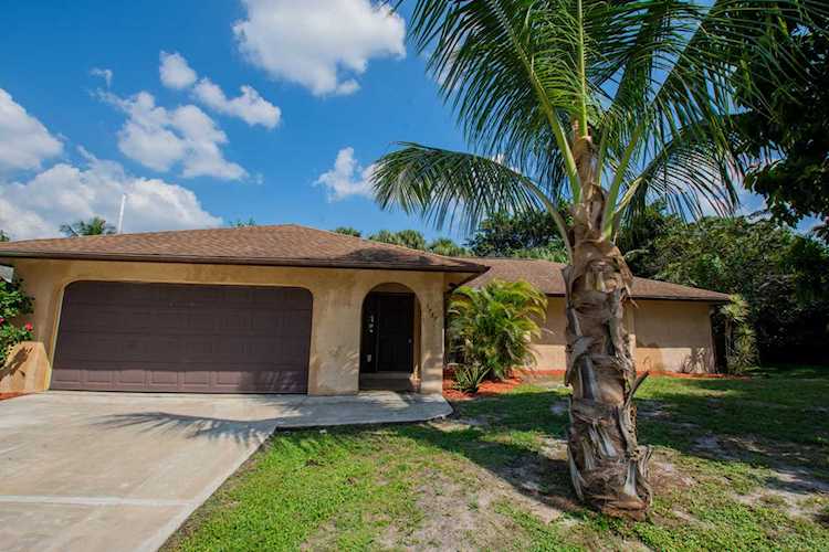 1737 SW Beeker Street Port Saint Lucie, FL 34953