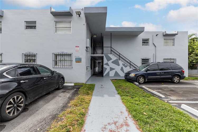 1800 NW 19th St #10 Miami, FL 33125