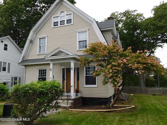 16 Cornelius Ave Niskayuna, NY 12309