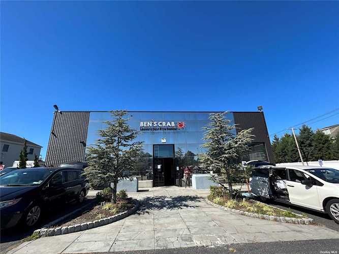 45 Carmans Rd Massapequa, NY 11758