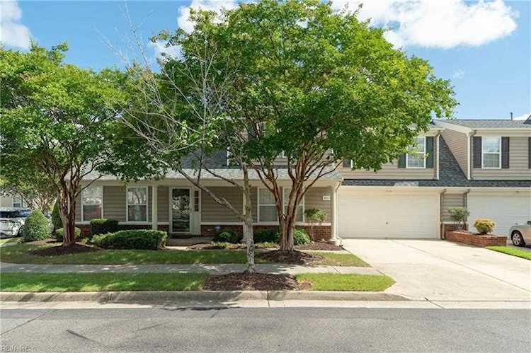 800 Windom Blvd Chesapeake, VA 23320 home for sale, MLS#10452251 - Crescas Real Estate Photo 1