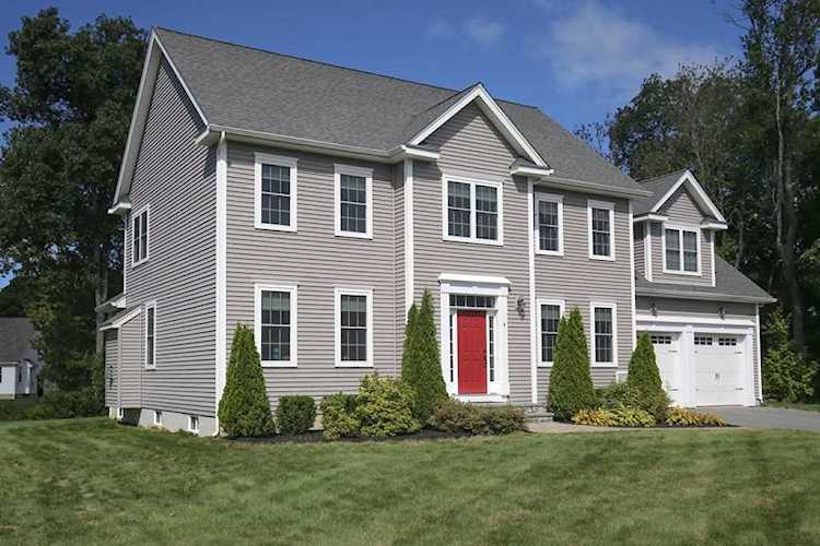 4 Heywood St Shrewsbury, MA 01545