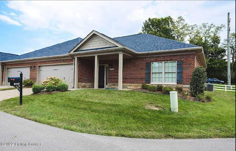 6442 Clover Trace Cir Louisville, KY 40216