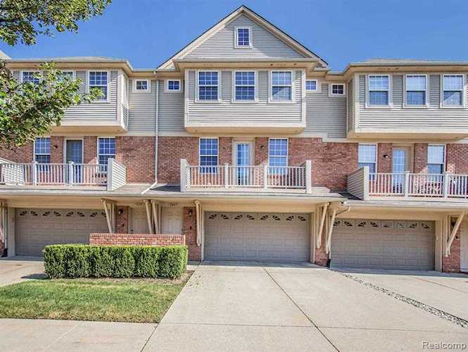 5047 Paladin Shelby Twp, MI 48316