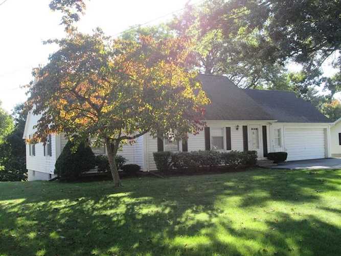 MLS#:73041902 Webster, 133 Thompson Rd, MA, home for sale Photo 1