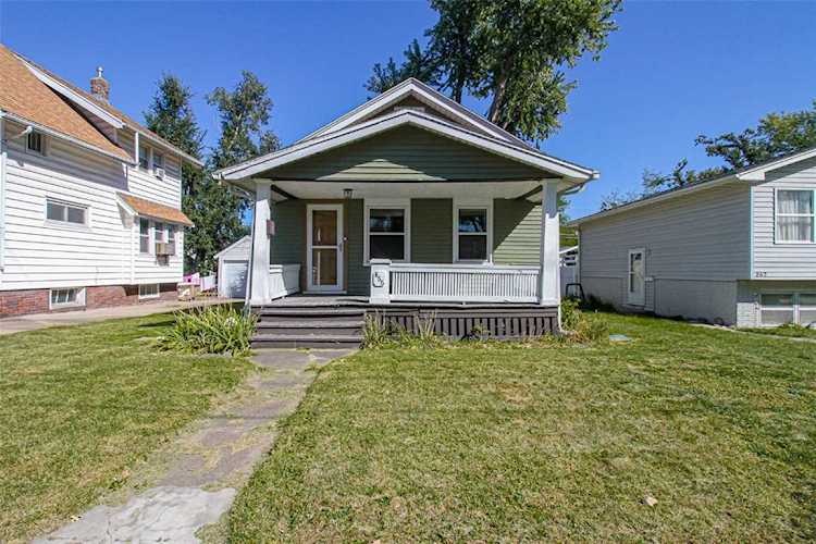 866 Oakland Rd NE Cedar Rapids, IA 52402