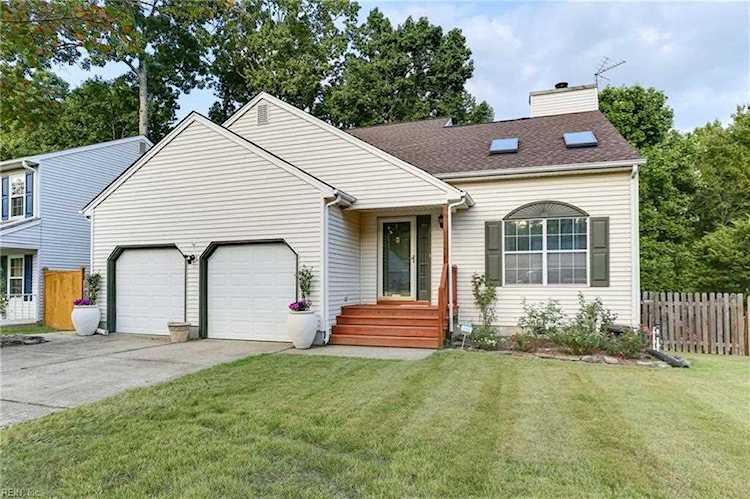 home for sale in Summerlake Newport News VA 23602 - MLS 10457285 Photo 1