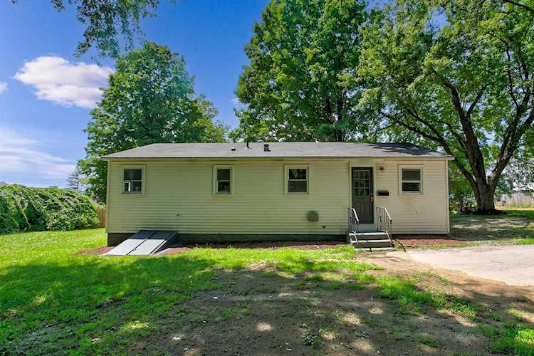 NHRealtyGals New Hampshire Real Estate REMAX Karin Provencher NH Realty Gals Real Estate Agent Photo 1
