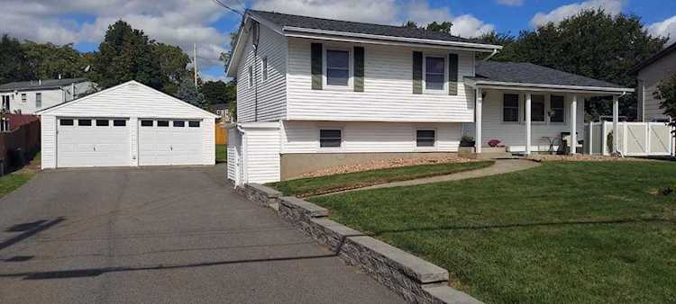 11 Wedgewood Rd Fishkill, NY 12524