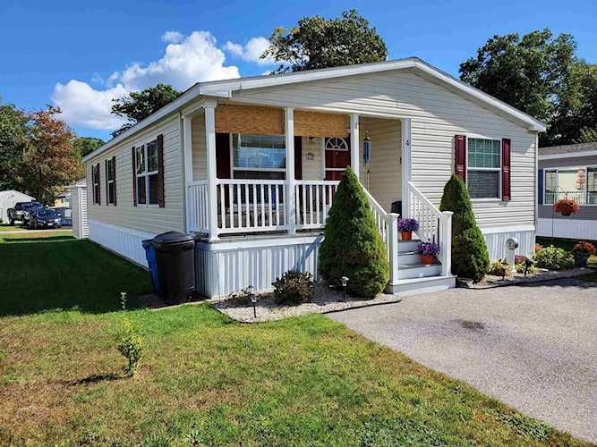 4 Lilac Way North Hampton, NH 03862