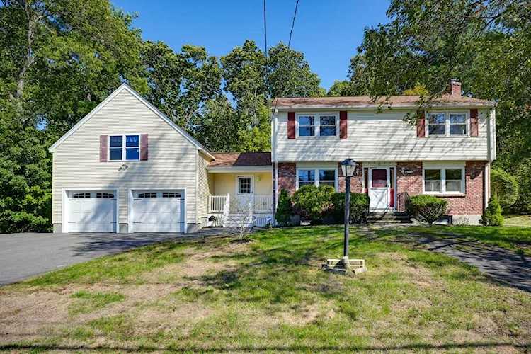 53 Mill St Burlington, MA 01803 | MLS 73042085 Photo 1