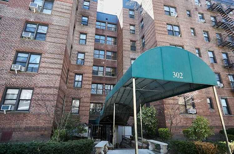 302 96th St #6U Brooklyn, NY 11209