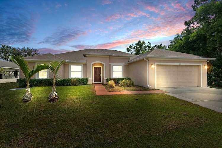 6725 NW Pinson Court Port Saint Lucie, FL 34983