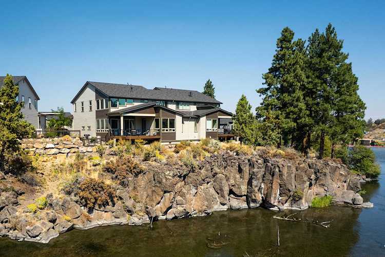 2536 NW Rippling River Ct Bend, OR 97703