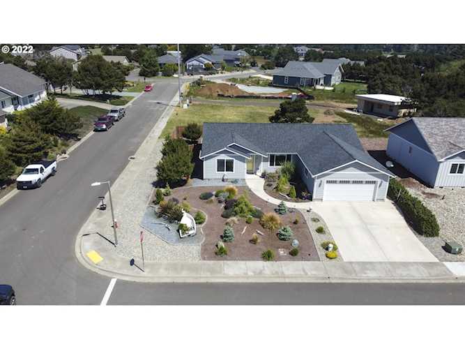 680 Spyglass DR Bandon, OR 97411