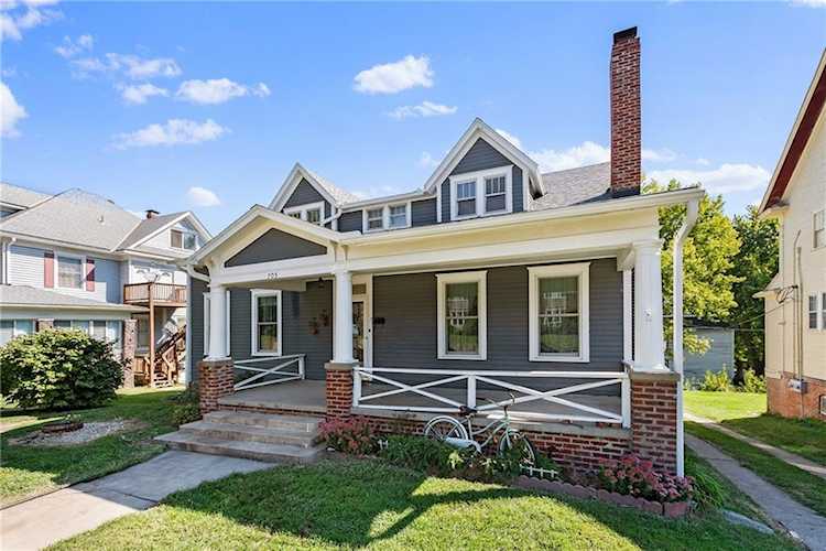 705 N 25th St St Joseph, MO 64506