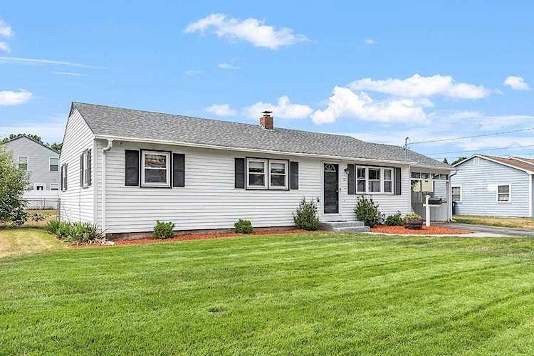 12 Raven St Nashua, NH 03060 | MLS 4925047 Photo 1