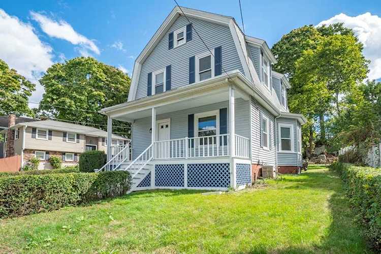 425 Essex St Swampscott, MA 01907 | MLS 73042597 Photo 1