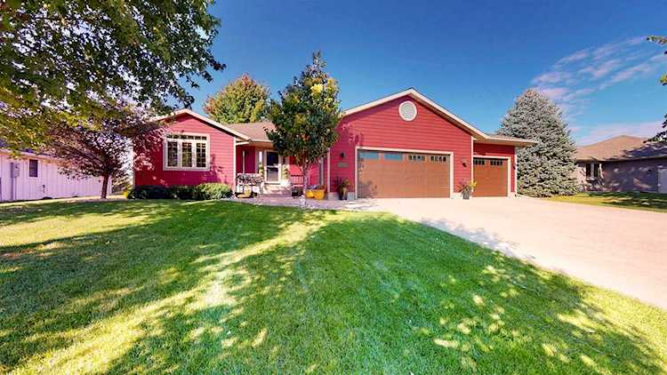 1414 Indian Hills Dr Spirit Lake, IA 51360