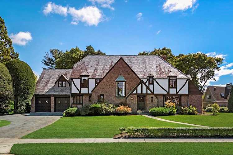 23 Phillips Avenue Swampscott, MA 01907