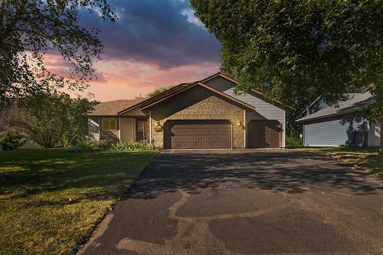 6711 Folsom Path Lakeville, MN 55024