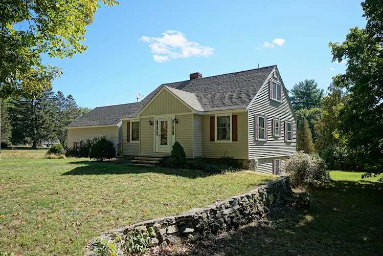 Bean Group | 466 Middle Rd Brentwood 03833 NH | home for sale Photo 1