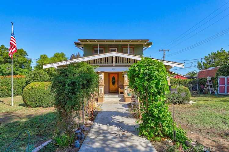 2733 E Walnut Ave Orange, CA 92867