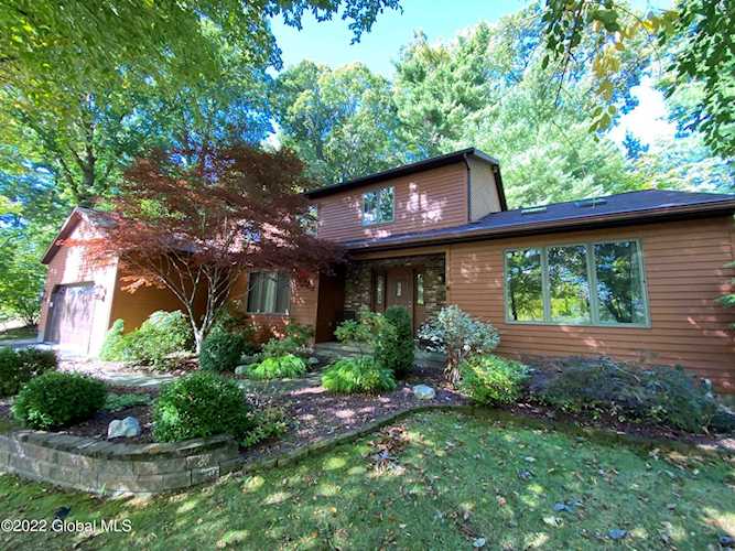 15 Chestnut Ln Niskayuna, NY 12309