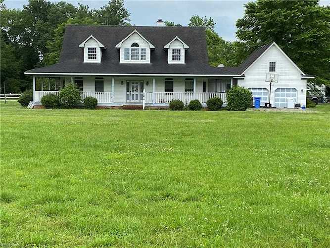 1601 W Saint Brides Rd Chesapeake, VA 23322 home for sale, MLS#10458947 - Crescas Real Estate Photo 1