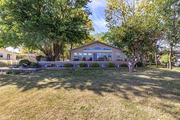2962 W Lakeside Rd Jamestown, ND 58401 | MLS 22-4854 Photo 1