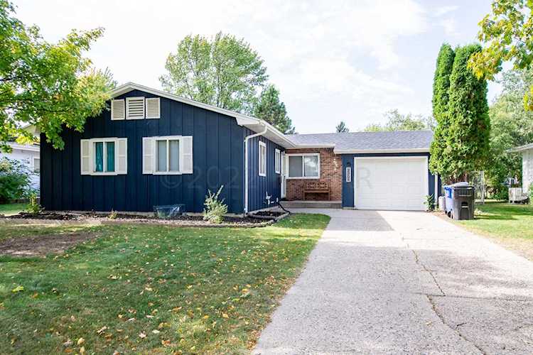 2305 9 St S Fargo, ND 58103
