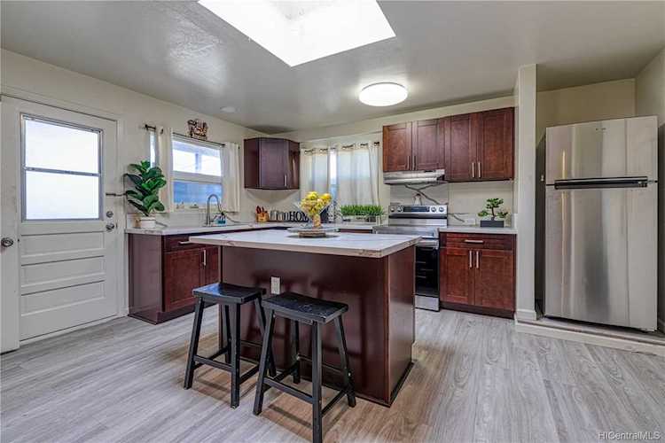 99-821 Halawa Hts Road Aiea, HI 96701
