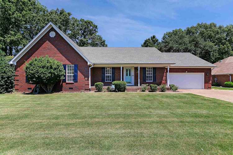 Haltom Real Estate, local REALTORS® Specialize in Selling Homes in Jackson, TN & Surrounding Areas : Madison County, Henderson County, Carroll County, Gibson County, Chester County, Hardeman County, Crockett County Photo 1