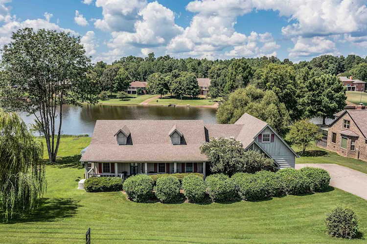 Haltom Real Estate, local REALTORS® Specialize in Selling Homes in Jackson, TN & Surrounding Areas : Madison County, Henderson County, Carroll County, Gibson County, Chester County, Hardeman County, Crockett County Photo 1