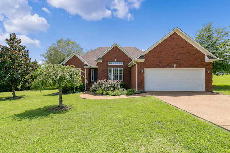 Haltom Real Estate, local REALTORS® Specialize in Selling Homes in Jackson, TN & Surrounding Areas : Madison County, Henderson County, Carroll County, Gibson County, Chester County, Hardeman County, Crockett County Photo 1