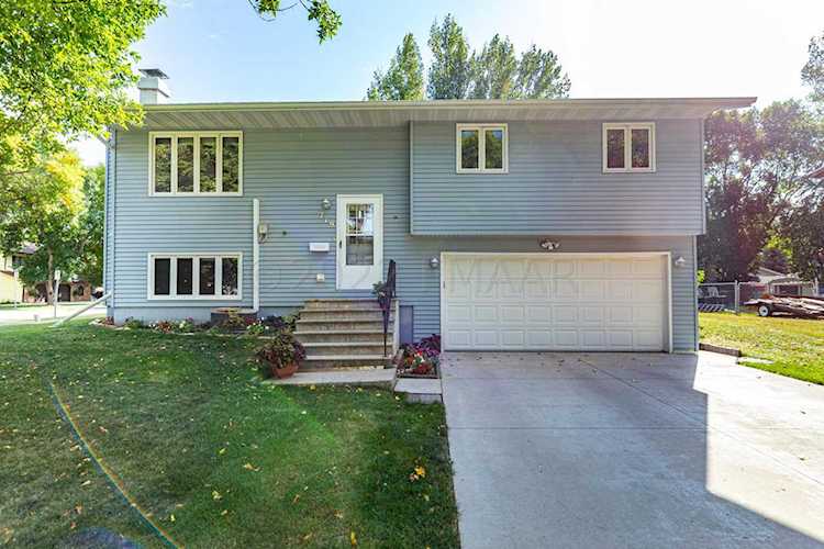 719 10th Ave E West Fargo, ND 58078 | MLS 22-4873 Photo 1
