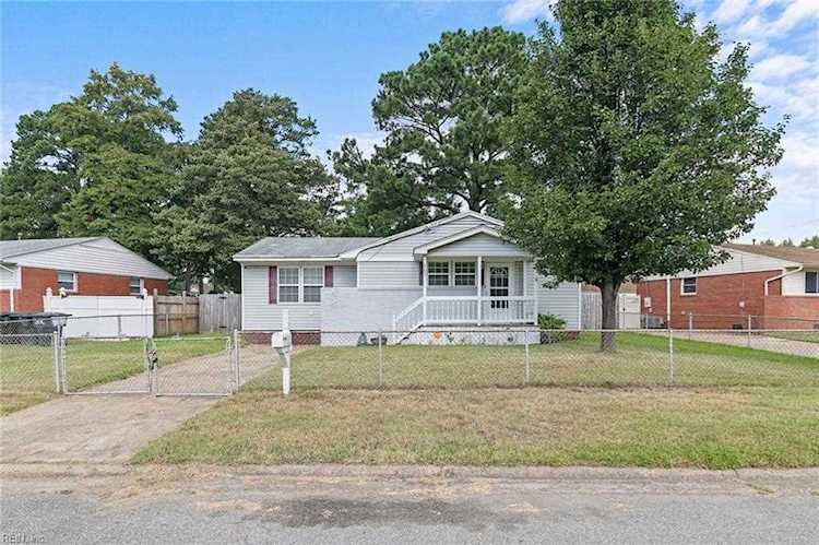 203 Beazley Dr Portsmouth, VA 23701 home for sale, MLS#10459152 - Crescas Real Estate Photo 1
