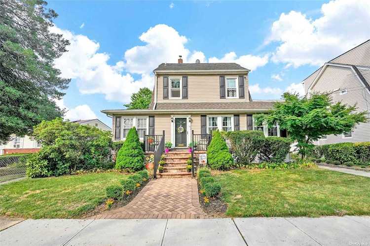 64 Avondale Street Valley Stream, NY 11581