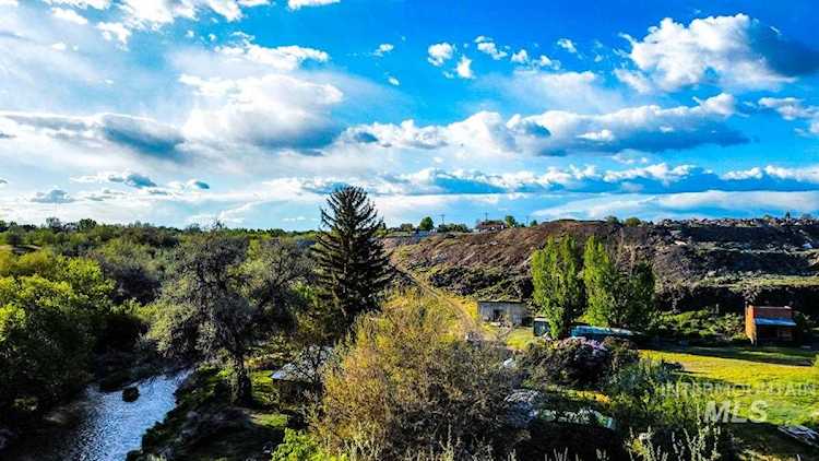 1802 E Orchard Dr Twin Falls, ID 83301 | MLS 98844790 Photo 1