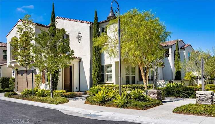 502 Trailblaze Irvine, CA 92618 | MLS OC22213658 Photo 1
