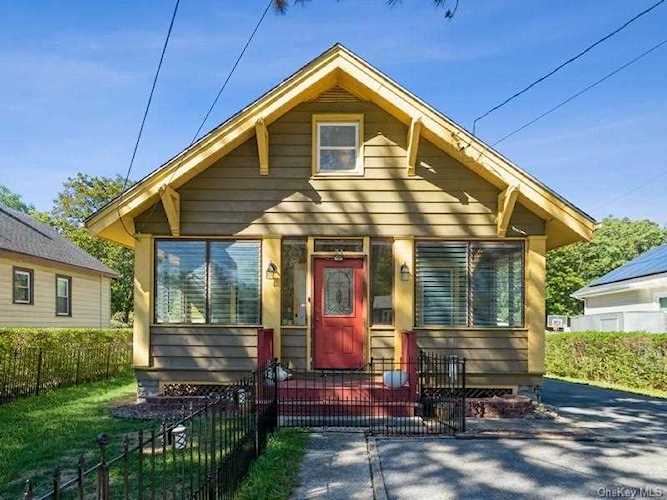 21 E Dorsey Lane Poughkeepsie, NY 12601