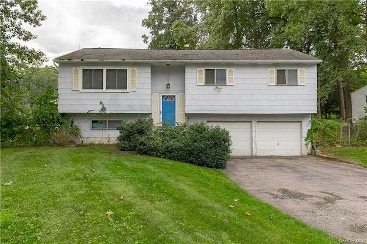 47 Robin Road Poughkeepsie, NY 12601