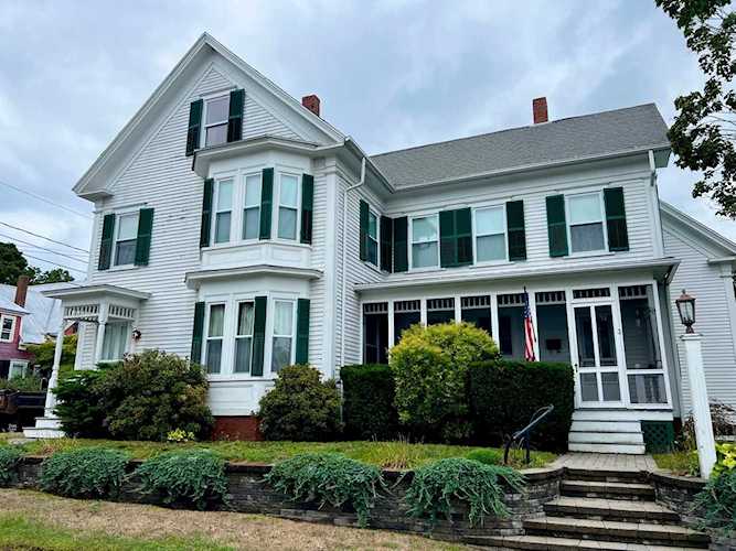 3 Frost St Sanford, ME 04083
